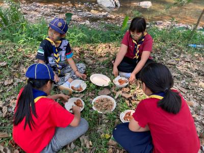 กิจกรรมเดินทางไกลลูกเสือสำรอง ของนักเรียนชั้นประถมศึกษาปีที่ 1-3